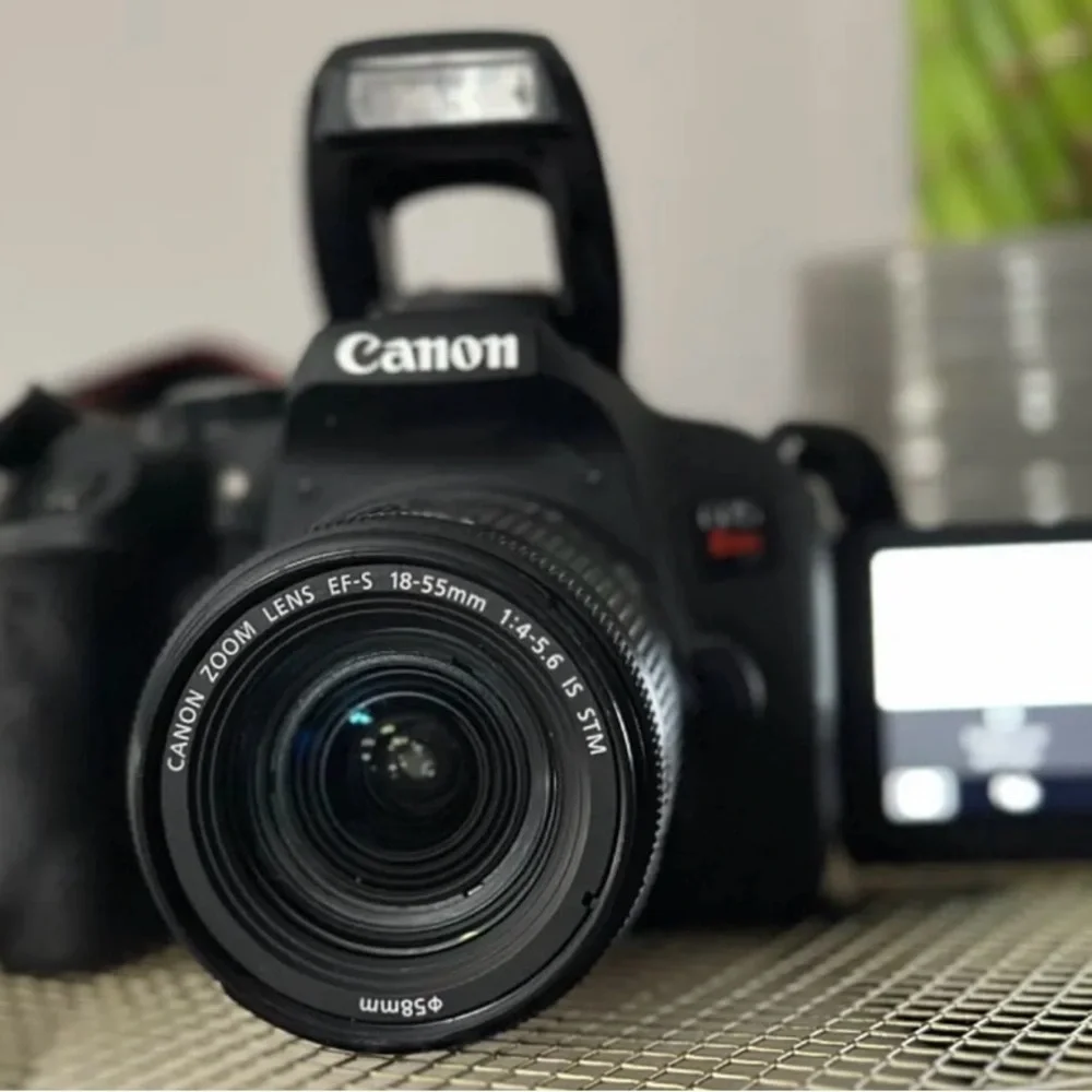 Canon EOS Rebel T7i